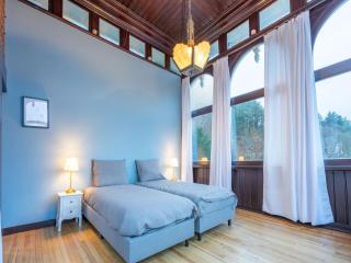 Elegant castle for 12 guests - 6