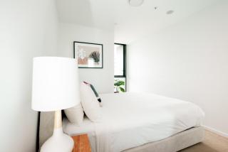 Luxury 2BR Broadbeach Stay - Pet Friendly - 3