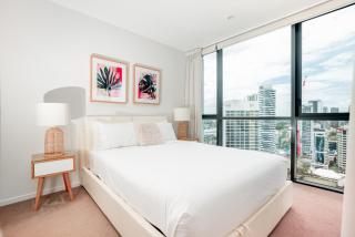 Luxury 2BR Broadbeach Stay - Pet Friendly - 6