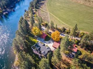 Private Riverfront Estate with Kayaks & Views - 7