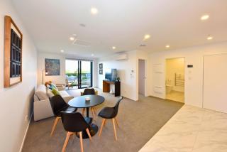 Fresh 1 Bedroom Apartment Close to Te Kaha Stadium - 2