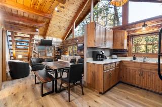 Buffalo Lodge- Cozy Log House with Hot Tub - 8