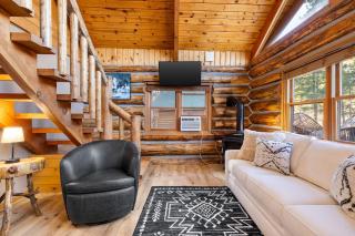 Buffalo Lodge- Cozy Log House with Hot Tub - 5