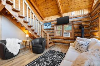 Buffalo Lodge- Cozy Log House with Hot Tub - 4