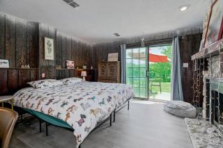 Entire half side of a duplex with 4 bedrooms and 2 bathrooms 5 minutes to stadiums - 8
