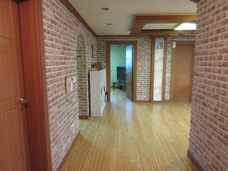 5 minute walk from the subway station - 8