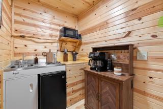 Silver Pine Haven- South Dakota Log House Stay - 2