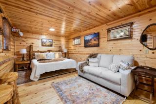 Silver Pine Haven- South Dakota Log House Stay - 7