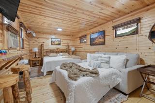 Silver Pine Haven- South Dakota Log House Stay - 3