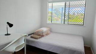 Modern Holland Park Home with Easy City Access - 6