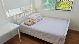 Modern Holland Park Home with Easy City Access - 5