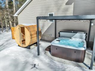 Pocono Oasis - Private Cinema, Sauna and Hot Tub - 8