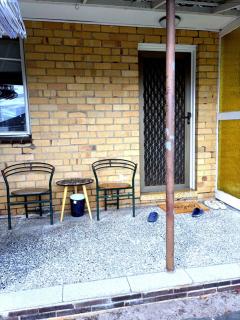 Central Springvale - Beautiful and spacious queen-bed room - 2