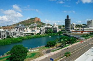 Marina View Apartment - Steps away from CBD, Ferry & Stadium in Townsville - 1