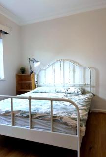 Springvale Hub - Beautiful & spacious queen bed room - 7