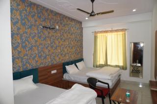 Hotel JR Palace- Near Toran Dwar and free Parking - 9