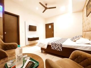 THE SEVEN SKY - By Sky Hotels & Homestays - 4