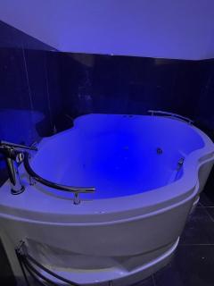 3 bedroom house in Blackwood with jacuzzi bath - 9