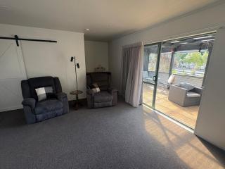 Peaceful Puketapu Retreat - near Napier & wineries - 8