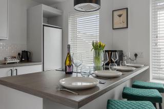 City Hub - 2 Bed Apartment - Short Stays UK Ltd - 9