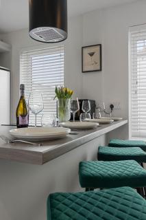 City Hub - 2 Bed Apartment - Short Stays UK Ltd - 1