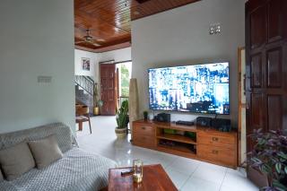 Villa Lolly Lolly with Views, BBQ, Yoga, Office, Xbox - 3