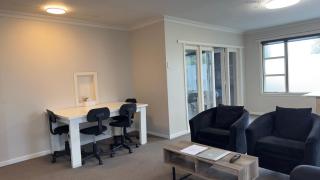 Comfy Private Room on the Cameron- Superb Location - 4