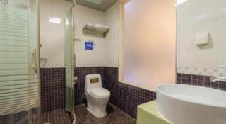 Super 8 Hotel Shiyan Beijing Middle Road - 4