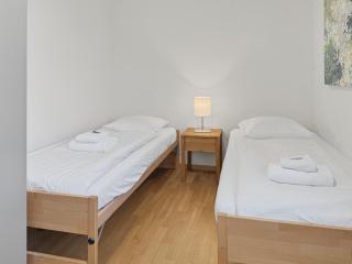 Beautiful, quite and very central 2 bedroom flat (Sky6) - 6