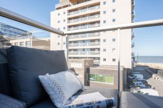 Bright seaview apartment with terrace in Ostend - 4