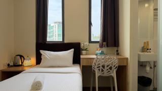 Aura Hotel Mackenzie - 2