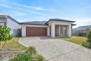 Spacious 4 Bedroom Home, for a Family of 8, Work friendly - 1