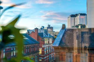 Stylish 2-Bed Apartment – Prime Leeds City Centre - 1