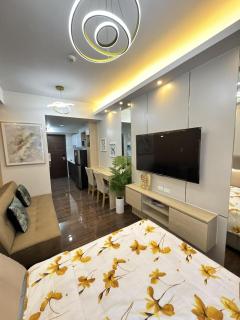 NEW Cozy Gold Themed Studio - Makati CBD Getaway - 5