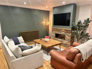 The Nook Central Harrogate Apartment with Parking, Sleeps 2 - 3