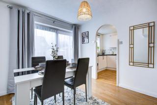 MODERN 4 BR HOUSE IN ERITH Free Parking Free Wifi - 6
