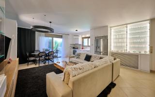 HORIZON Riviera Apartment by Anastassiadis Hospitality - 9