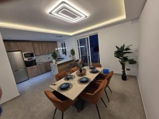 Panoramic Sea & Valley View 2BR Apt Sleeps 4 - 5