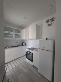 Varkiza Pines Apartment - 6