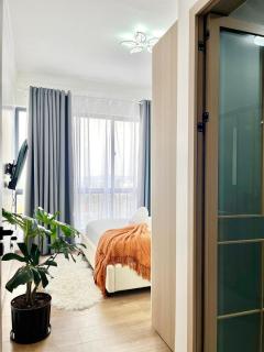 modern classy executively furnished three bedroom apartment with modern finishes ,swimming pool, fully fitted gym ,breathtaking city views and close proximity to major shopping malls and gourmet restaurants - 2