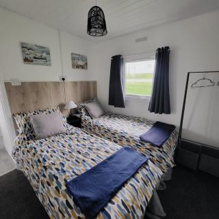 Chalet 18 Channel View Bideford Bay Holiday Park - 8