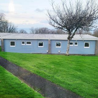 Chalet 18 Channel View Bideford Bay Holiday Park - 3