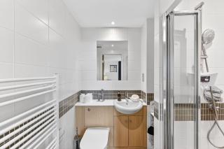 3-Bedroom Flat @ The Vizion • Beautiful Views • Communal Garden • Free Parking • Yoko Property - 5