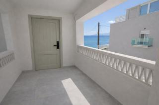 Aeolia Seaside Hotel - 8