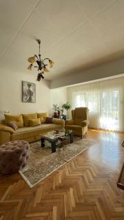 Golden Grape House - 0