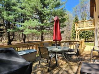 Saltbox Lodge - Game Room - Fireplace and Deck - 6