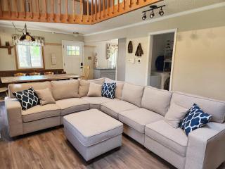 Saltbox Lodge - Game Room - Fireplace and Deck - 4