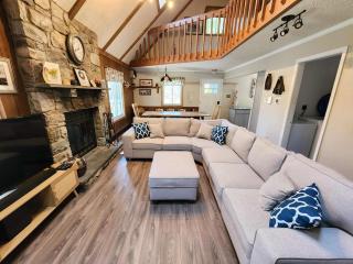 Saltbox Lodge - Game Room - Fireplace and Deck - 9