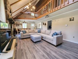Saltbox Lodge - Game Room - Fireplace and Deck - 3