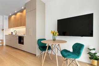 Bright & Modern Studio with Balcony Close to the City Center by Noclegi Renters - 6